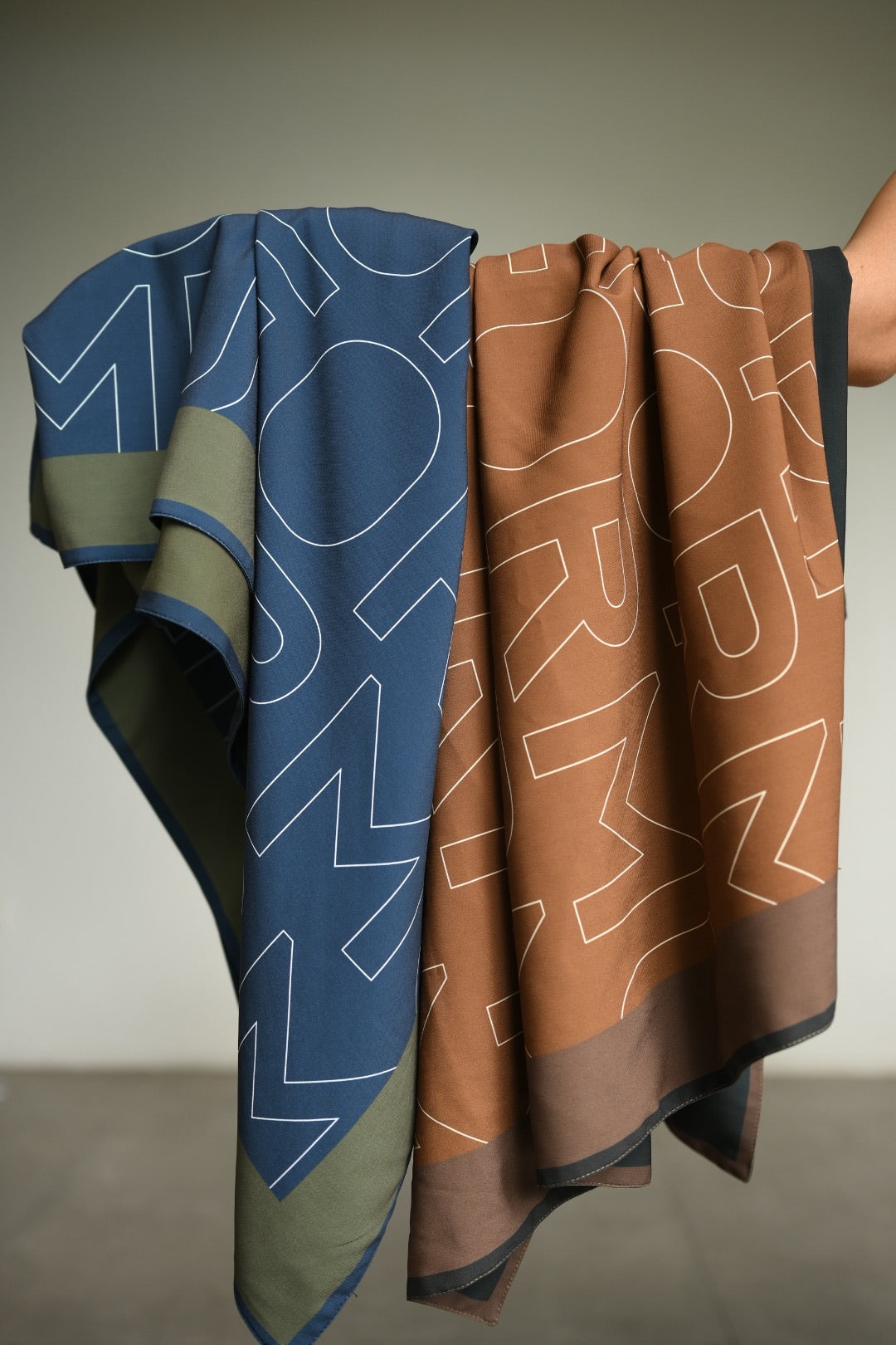 GETAWAY Reversible Scarf