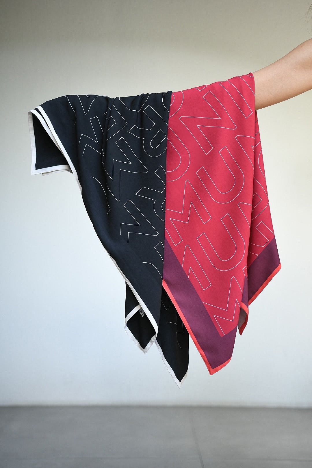 GETAWAY Reversible Scarf